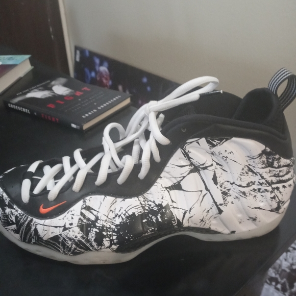 Nike Air Foamposite One. Size 12 - Picture 2 of 6